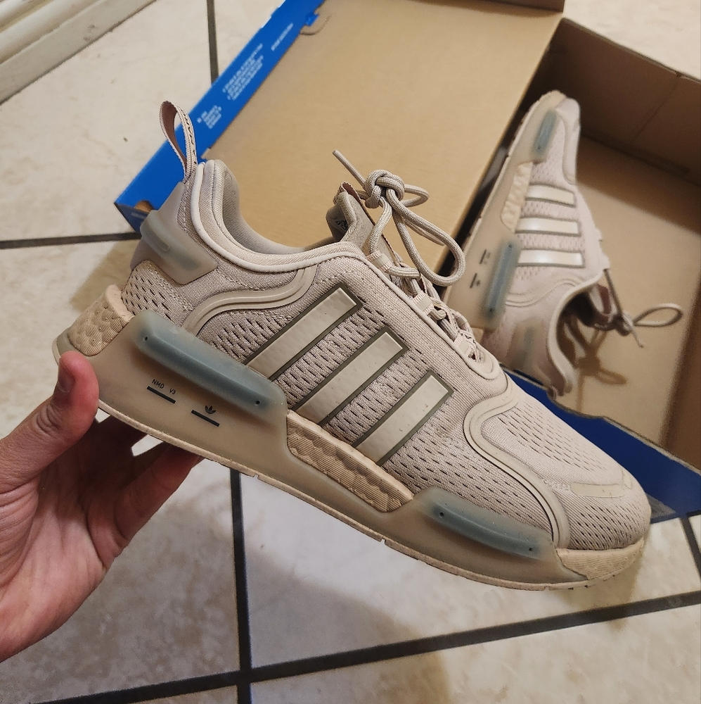 adidas Men’s Beige/Tan Lifestyle Sneakers